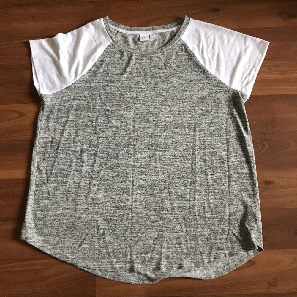 GAP tee NWOT